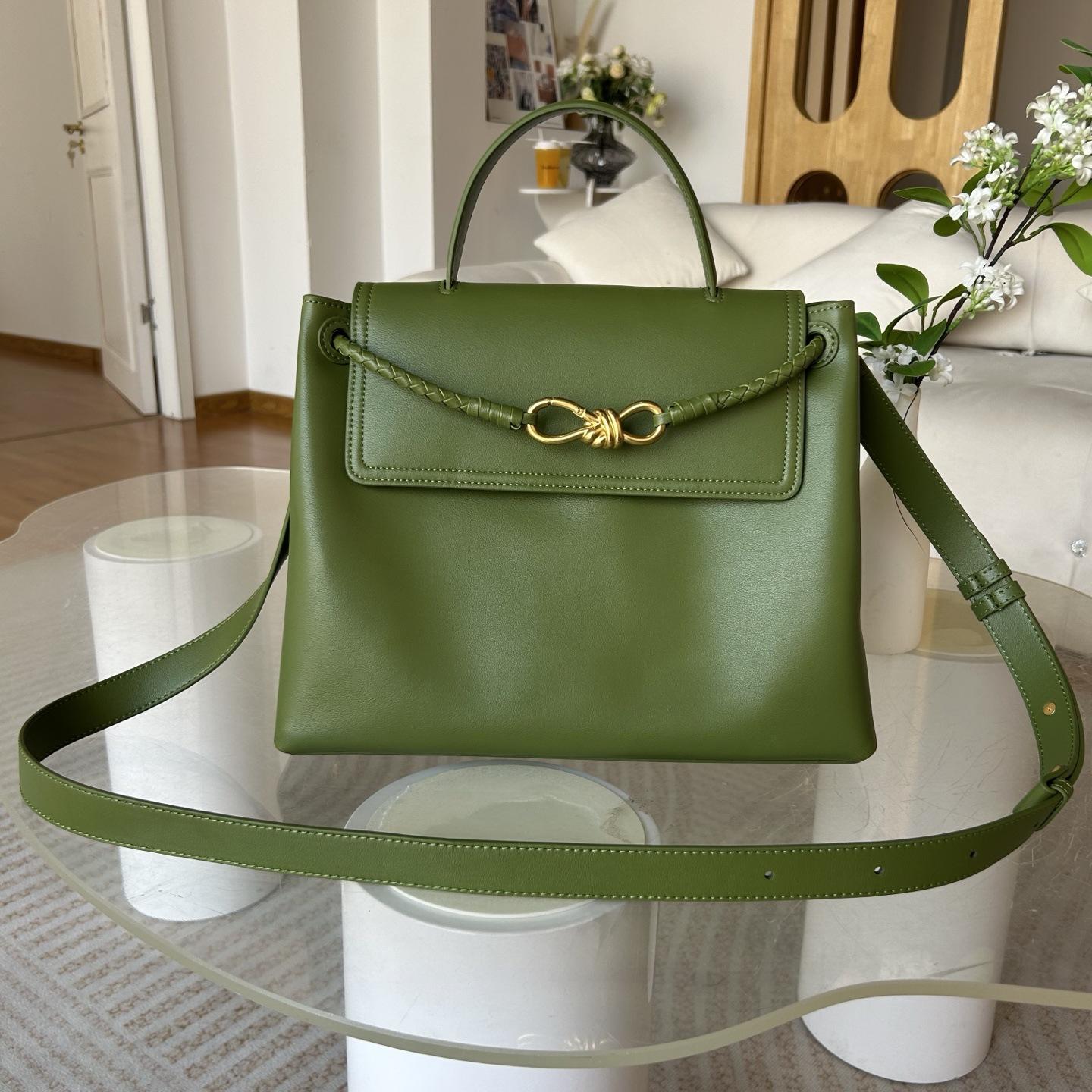 Женская сумочка 2025 года и новый предмет, легкая роскошная нишевая высококачественная сенсорная коммуникационная сумка-тоут из коровьей кожи, сумка в стиле старых денег 33x13x26cm
Женская сумочка 2025 года и новый предмет, легкая роскошная нишевая высококачественная сенсорная коммуникационная сумка-тоут из коровьей кожи, сумка в стиле старых денег 33x13x26cm