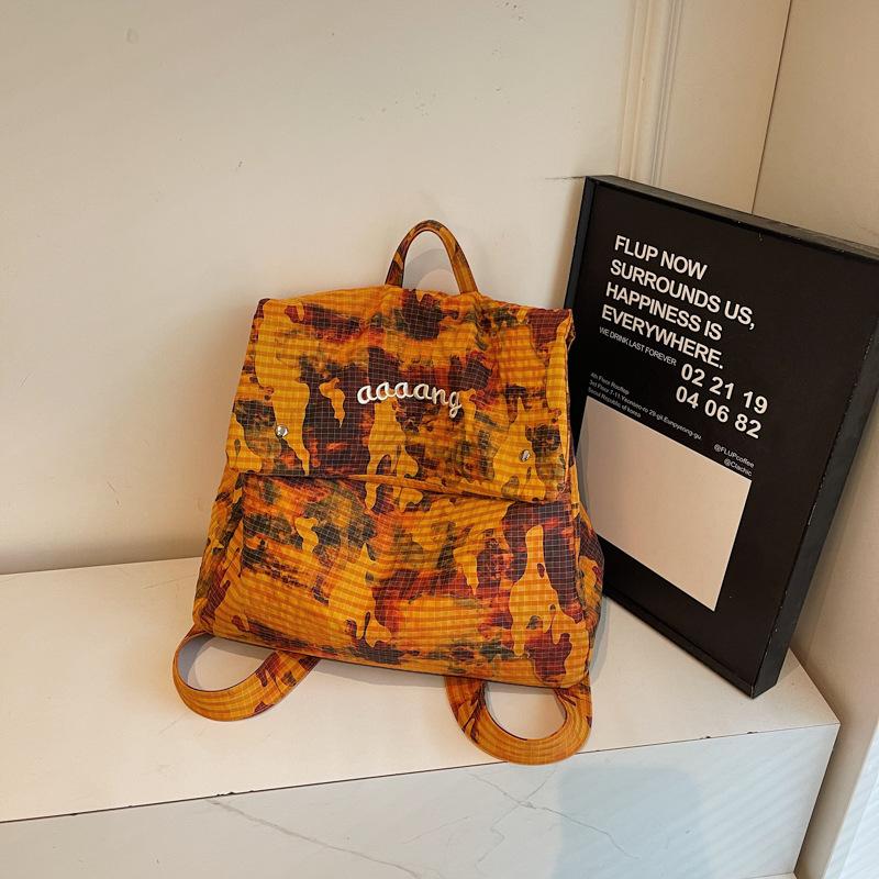 Spring new trend water dyed cloth backpack camouflage large capacity lightweight backpack single shoulder messenger bag коричневый
Spring new trend water dyed cloth backpack camouflage large capacity lightweight backpack single shoulder messenger bag коричневый