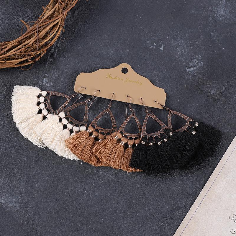 Цветной костюм Богемные серьги с бахромой женские ретро темперамент длинные праздничные универсальные серьги
Цветной костюм Богемные серьги с бахромой женские ретро темперамент длинные праздничные универсальные серьги