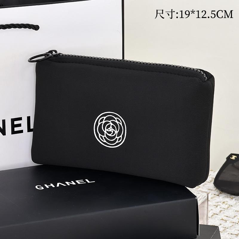Handheld Makeup Bag Camellia Portable Small New High-end Lipstick Mobile Phone Watch Key Travel Storage чёрный
Handheld Makeup Bag Camellia Portable Small New High-end Lipstick Mobile Phone Watch Key Travel Storage чёрный