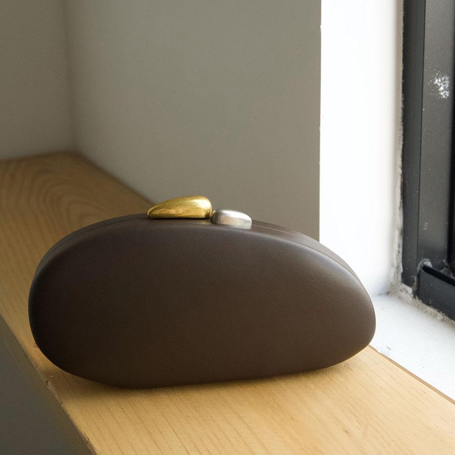 New matte special-shaped goose egg shell acrylic bag, fashionable and simple dinner clutch
New matte special-shaped goose egg shell acrylic bag, fashionable and simple dinner clutch