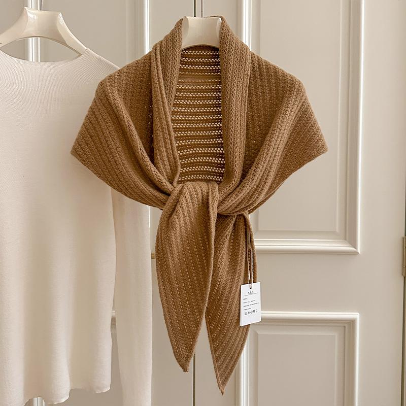 Wool Fashion And Versatile Wool Triangle Scarf Winter Warm Solid Color Striped Cutout Scarf Shawl Women Bandana Scarves One Size
Wool Fashion And Versatile Wool Triangle Scarf Winter Warm Solid Color Striped Cutout Scarf Shawl Women Bandana Scarves One Size