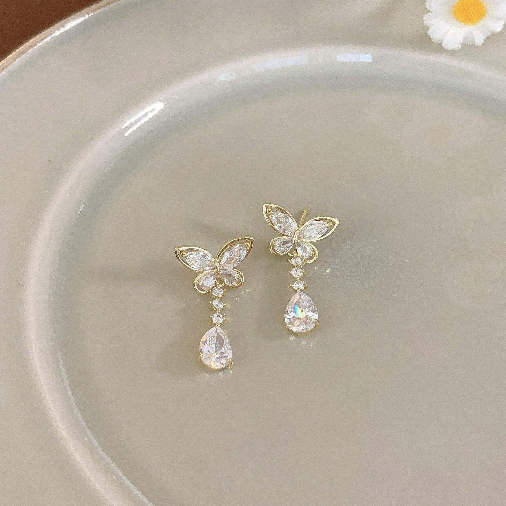 Light Luxury Exquisite Zircon Bow Knot Drop Earrings for Women Girl Sweet Cute Waterdrop Dangle Earrings Party Jewelry Wholesale
Light Luxury Exquisite Zircon Bow Knot Drop Earrings for Women Girl Sweet Cute Waterdrop Dangle Earrings Party Jewelry Wholesale