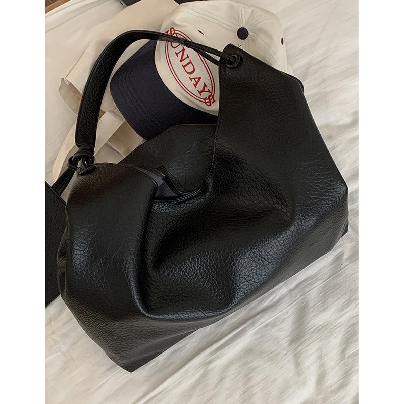 Tooxika Повседневная сумка-тоут Высококачественная женская сумка Новая простая сумка подмышкой Мягкая поверхность Универсальная сумка через плечо
Tooxika Повседневная сумка-тоут Высококачественная женская сумка Новая простая сумка подмышкой Мягкая поверхность Универсальная сумка через плечо