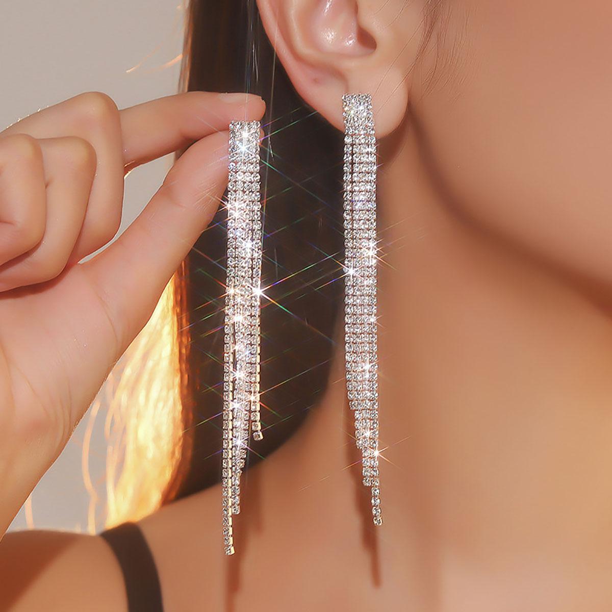 TREAZY Shiny 4 Lines Rhinestone Crystal Tassel Long Earrings for Women Wedding Party Hanging Dangle Earrings Bridal Brincos
TREAZY Shiny 4 Lines Rhinestone Crystal Tassel Long Earrings for Women Wedding Party Hanging Dangle Earrings Bridal Brincos