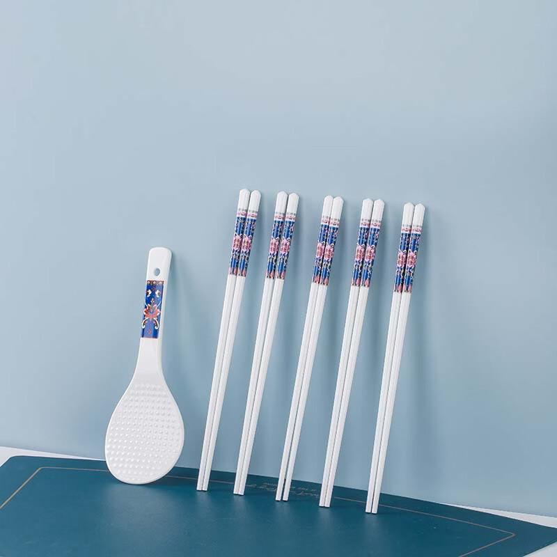 Jingdezhen Enamel Blue Ceramic Chopsticks Set
Jingdezhen Enamel Blue Ceramic Chopsticks Set