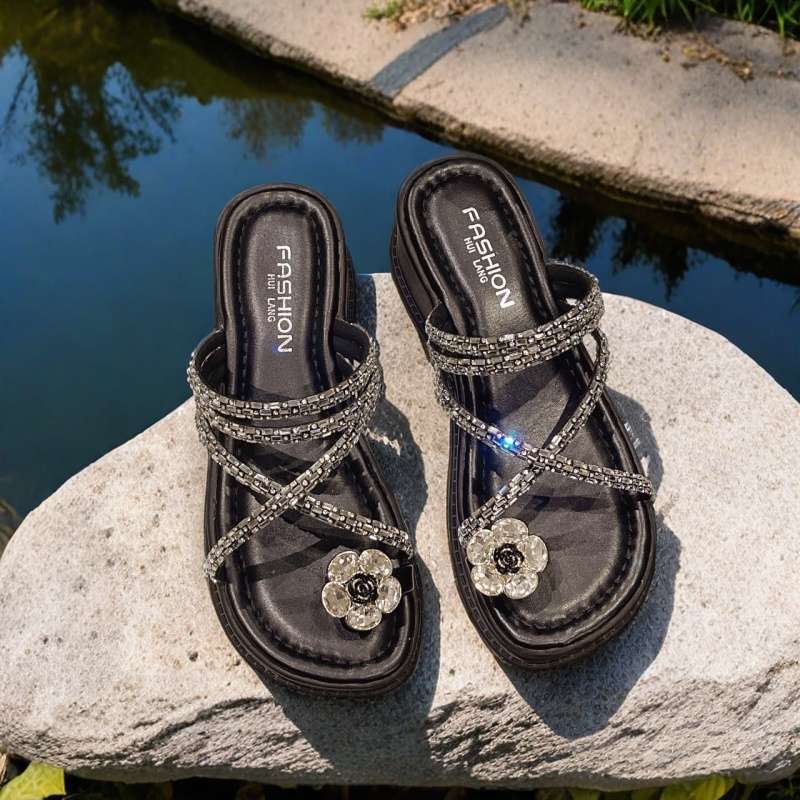 French platform new sandals fashion summer with skirt wear rhinestones fairy one word drag roman two wear slippers 40 чорний
French platform new sandals fashion summer with skirt wear rhinestones fairy one word drag roman two wear slippers 40 чорний