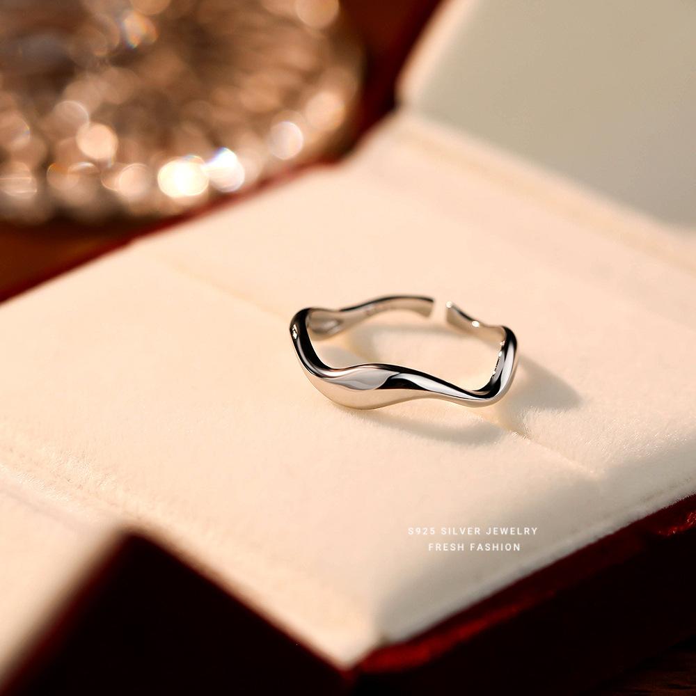 Real 925 Sterling Silver Geometric Waves Simple Rings For Women Wedding Party Jewelry Temperament Elegant Ring Fine Jewelry срібний
Real 925 Sterling Silver Geometric Waves Simple Rings For Women Wedding Party Jewelry Temperament Elegant Ring Fine Jewelry срібний