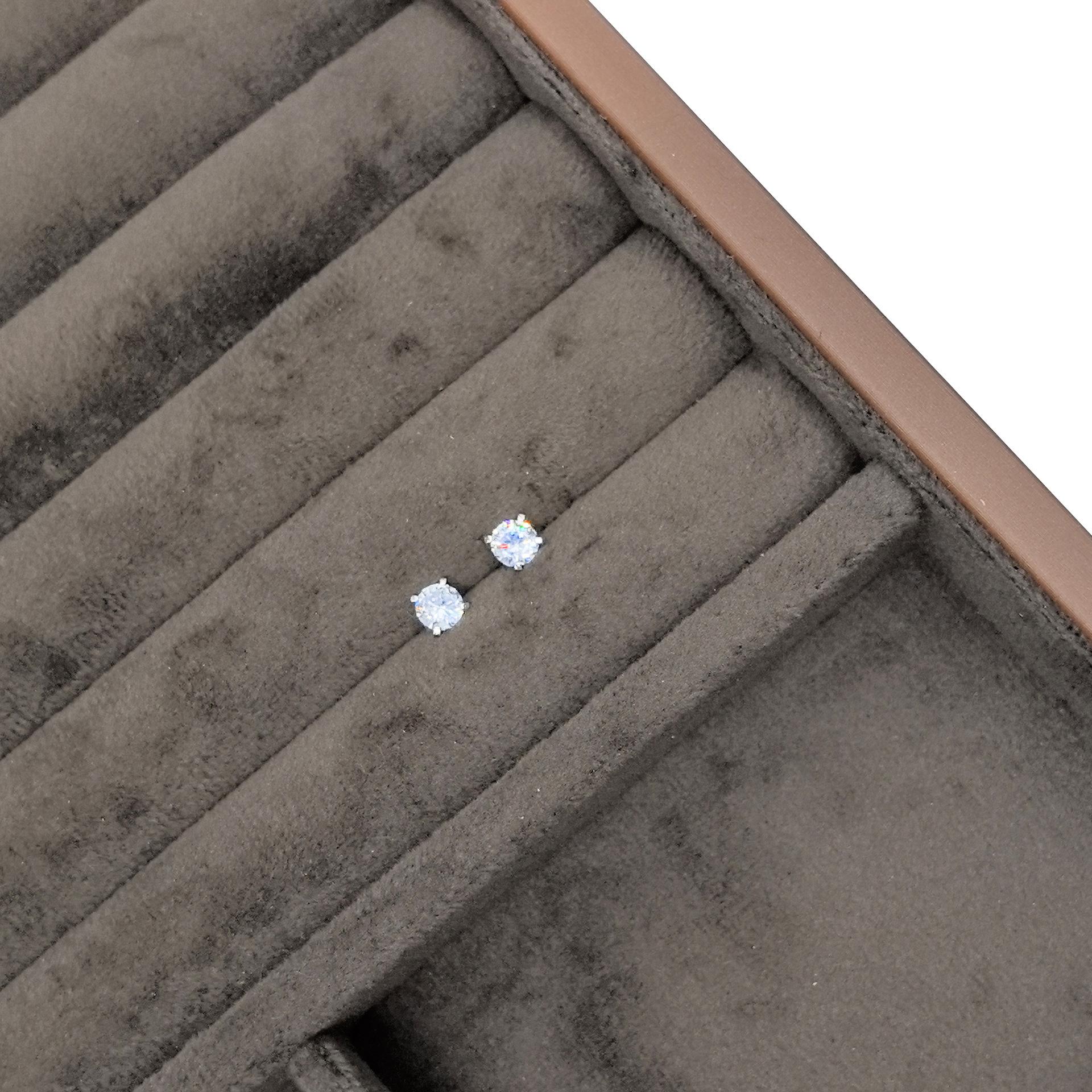 Retro Minimalist Zirconia Stud Earrings Unisex Hip-hop Light Luxury Classic Sleep-Friendly Ear Hole Retainers Daily Wear Versatile
Retro Minimalist Zirconia Stud Earrings Unisex Hip-hop Light Luxury Classic Sleep-Friendly Ear Hole Retainers Daily Wear Versatile