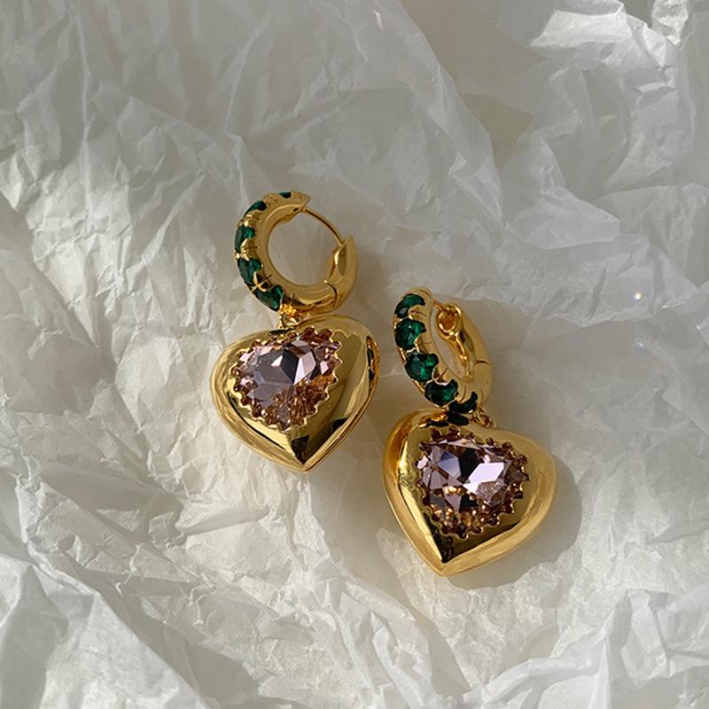 Fashion retro love ear buckle French light luxury high-end earrings vintage medium antique earrings
Fashion retro love ear buckle French light luxury high-end earrings vintage medium antique earrings