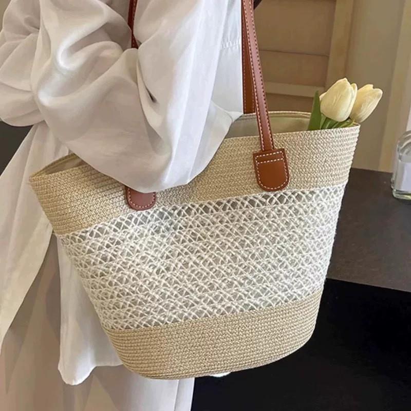 Commuting Large-capacity Woven Straw Bag Stripe Color Matching All-match Seaside Vacation Beach Single-shoulder 42x28x13cm
Commuting Large-capacity Woven Straw Bag Stripe Color Matching All-match Seaside Vacation Beach Single-shoulder 42x28x13cm