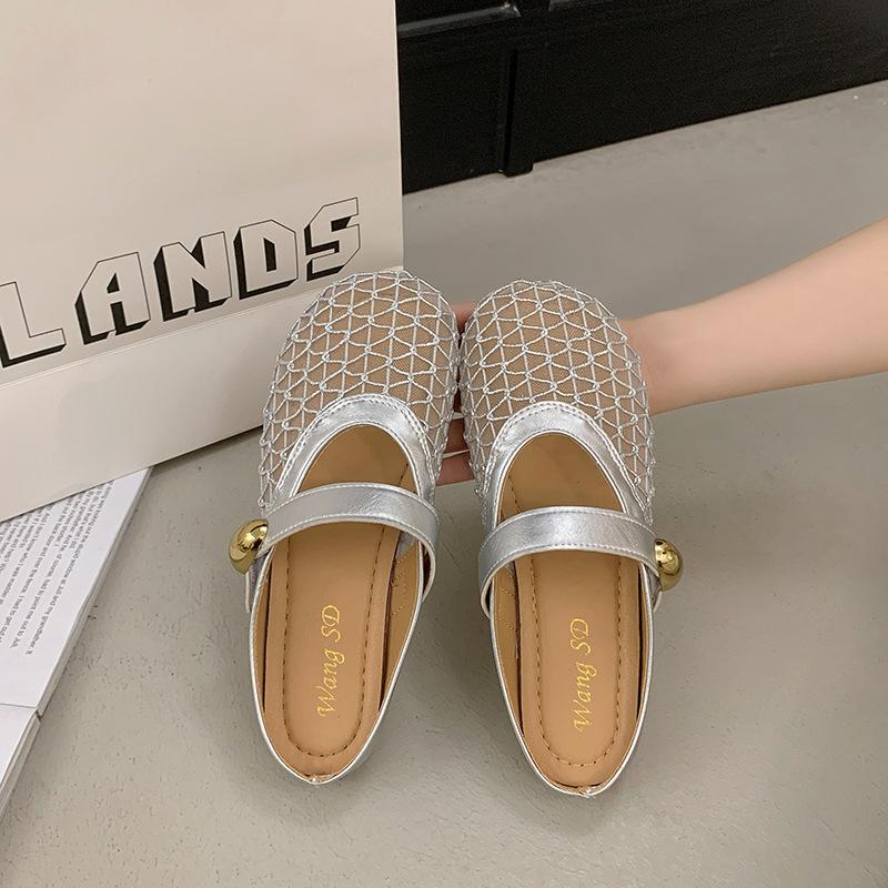 Домашние тапочки 2025 лето новые дизайнерские модные полые прохладные тапочки женские на плоской подошве Мэри Джейн тапочки женские 40 серебряный
Домашние тапочки 2025 лето новые дизайнерские модные полые прохладные тапочки женские на плоской подошве Мэри Джейн тапочки женские 40 серебряный