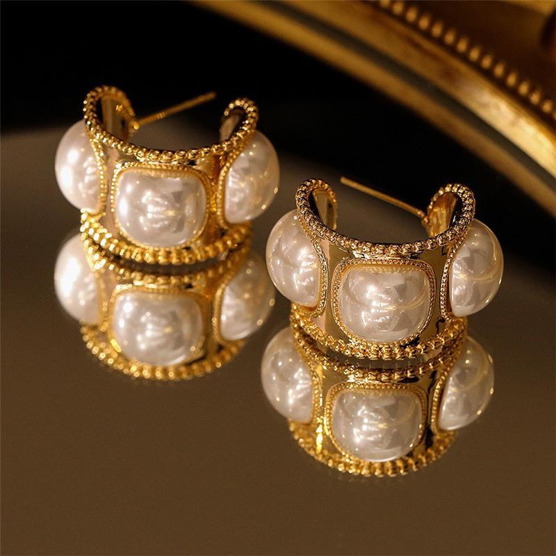 C-shaped pearl earrings, court style retro light luxury stud earrings, high-end temperament, versatile new earrings.
C-shaped pearl earrings, court style retro light luxury stud earrings, high-end temperament, versatile new earrings.