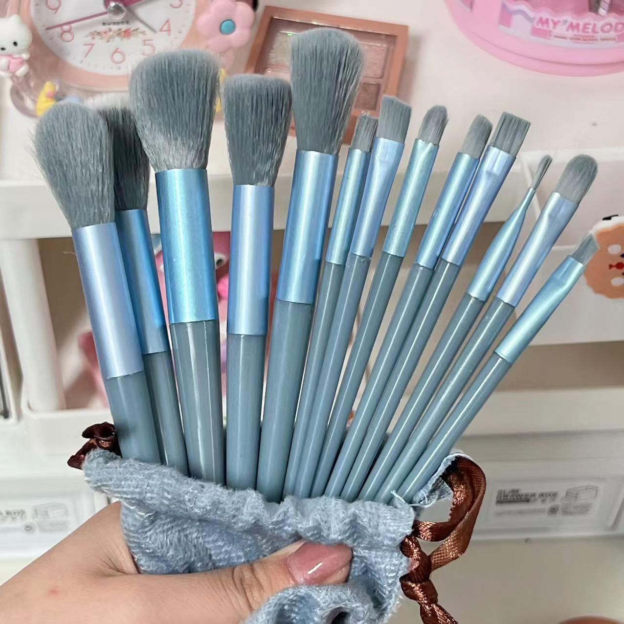 Набор кистей для макияжа Мягкие пушистые профессиональные косметические кисти для тональной основы, пудры, теней для век, кисти для растушевки кабуки, косметический инструмент для макияжа 13pcs
Набор кистей для макияжа Мягкие пушистые профессиональные косметические кисти для тональной основы, пудры, теней для век, кисти для растушевки кабуки, косметический инструмент для макияжа 13pcs