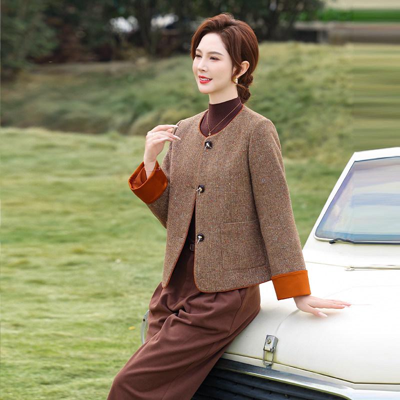Mom s Elegant French-Style Woolen Coat for Spring 2026 – Perfect for Middle-Aged and Elderly Women, Short Design for Spring and Autumn 2XL, 120-135 jin
Mom s Elegant French-Style Woolen Coat for Spring 2026 – Perfect for Middle-Aged and Elderly Women, Short Design for Spring and Autumn 2XL, 120-135 jin