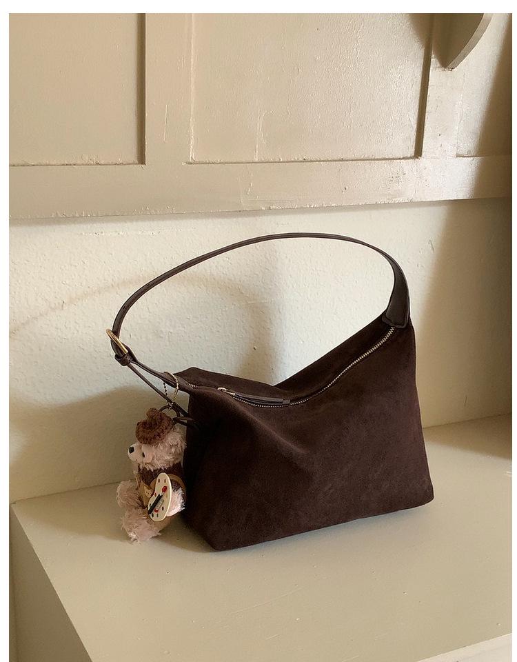 Korean Retro Suede Dumpling Bag - Simple One-Shoulder Handbag for Autumn/Winter Commuting
Korean Retro Suede Dumpling Bag - Simple One-Shoulder Handbag for Autumn/Winter Commuting
