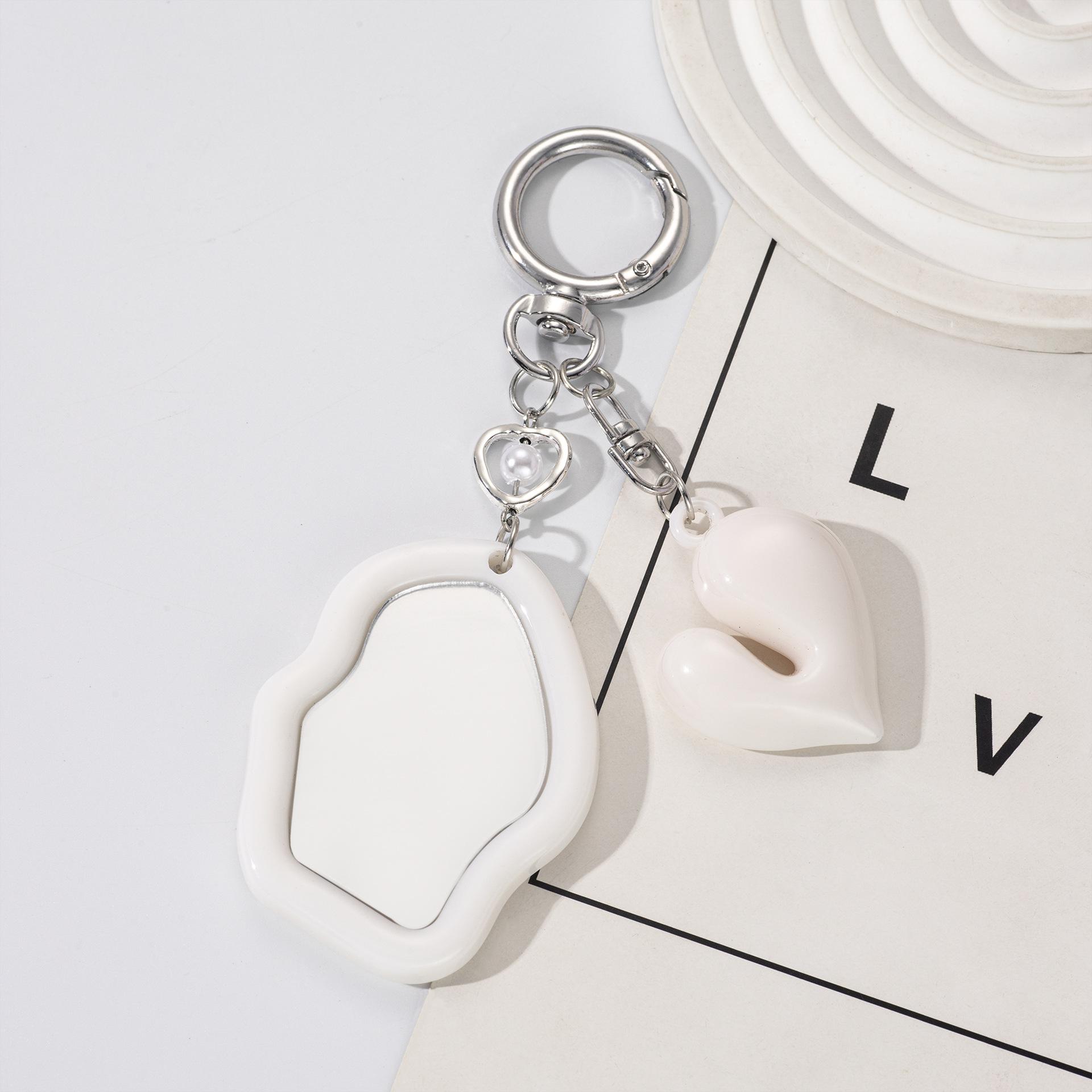 Simple Red Keychain Mirror Sweet and Exquisite Temperament Car Keychain Headset Backpack Mobile Phone Decorative Zircon Gift
Simple Red Keychain Mirror Sweet and Exquisite Temperament Car Keychain Headset Backpack Mobile Phone Decorative Zircon Gift