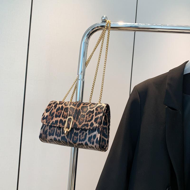 Повседневная портативная маленькая квадратная сумка, европейская и американская модная персонализированная сумка, женская сумка 2025 новый тренд женская наплечная сумка-мессенджер коричневый
Повседневная портативная маленькая квадратная сумка, европейская и американская модная персонализированная сумка, женская сумка 2025 новый тренд женская наплечная сумка-мессенджер коричневый