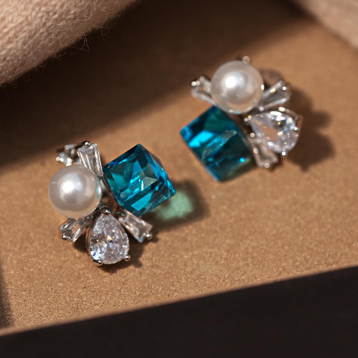 French Zircon Square Pearl Drop Ear Cuff - Elegant & Fashionable Luxury Earrings
French Zircon Square Pearl Drop Ear Cuff - Elegant & Fashionable Luxury Earrings