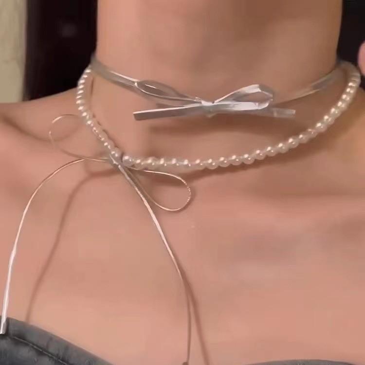 Temperament Leather Bowknot Ribbon Pearl Beaded Necklace Double Layer Fold Wear Collarbone Chain for Women Designer Jewelry Gift
Temperament Leather Bowknot Ribbon Pearl Beaded Necklace Double Layer Fold Wear Collarbone Chain for Women Designer Jewelry Gift