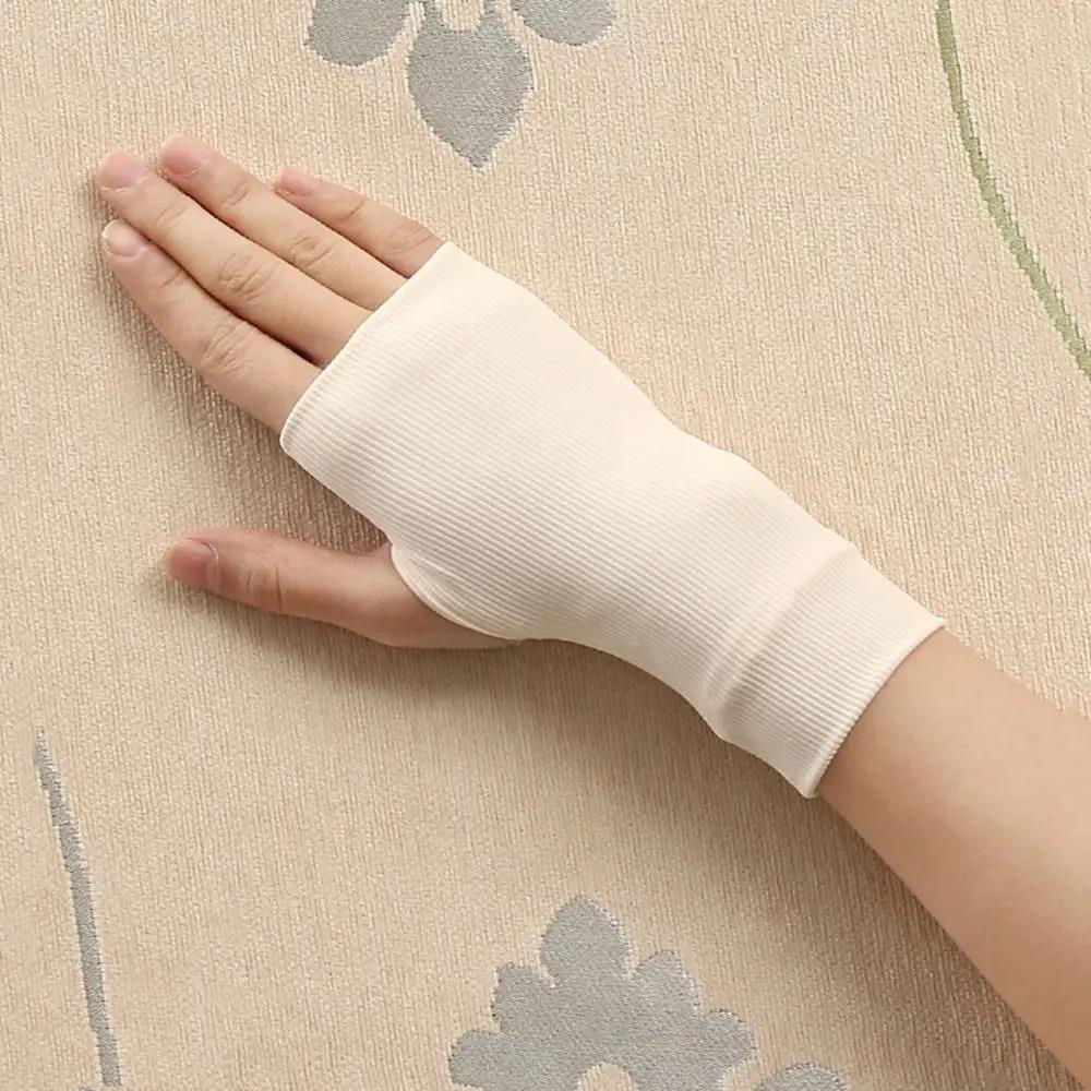 Fashion Ridding Gloves For Women Summer Driving Solid Color Non-slip Mittens Ice Silk Men Elastic Half Finger белый
Fashion Ridding Gloves For Women Summer Driving Solid Color Non-slip Mittens Ice Silk Men Elastic Half Finger белый