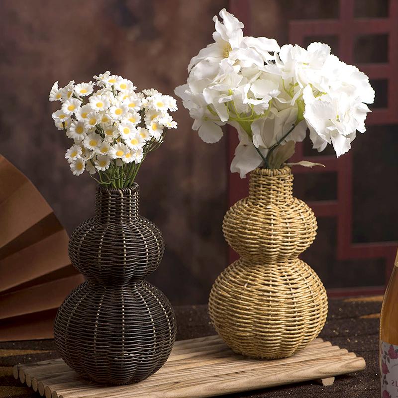 1PC Hand-woven Plant Container Imitation Rattan Flower Arrangement Rustic Style Fashion Desktop Ornaments Flower Vase Room Decor
1PC Hand-woven Plant Container Imitation Rattan Flower Arrangement Rustic Style Fashion Desktop Ornaments Flower Vase Room Decor