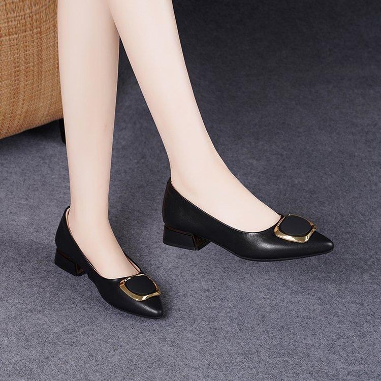 Soft leather single shoes women s autumn 2025 new pointed soft sole flat bottom shallow mouth one pedal work shoes mother leather shoes 40 чорний
Soft leather single shoes women s autumn 2025 new pointed soft sole flat bottom shallow mouth one pedal work shoes mother leather shoes 40 чорний