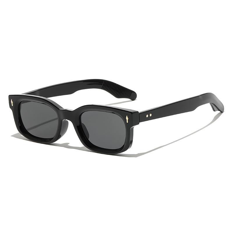 Small-frame versatile sunglasses with a high-end feel for sun protection
Small-frame versatile sunglasses with a high-end feel for sun protection