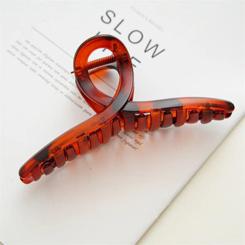 Новые простые матовые большие когти для волос женские акриловые нерегулярные заколки для волос шпилька-краб для женщин головные уборы заколки аксессуары для волос
Новые простые матовые большие когти для волос женские акриловые нерегулярные заколки для волос шпилька-краб для женщин головные уборы заколки аксессуары для волос