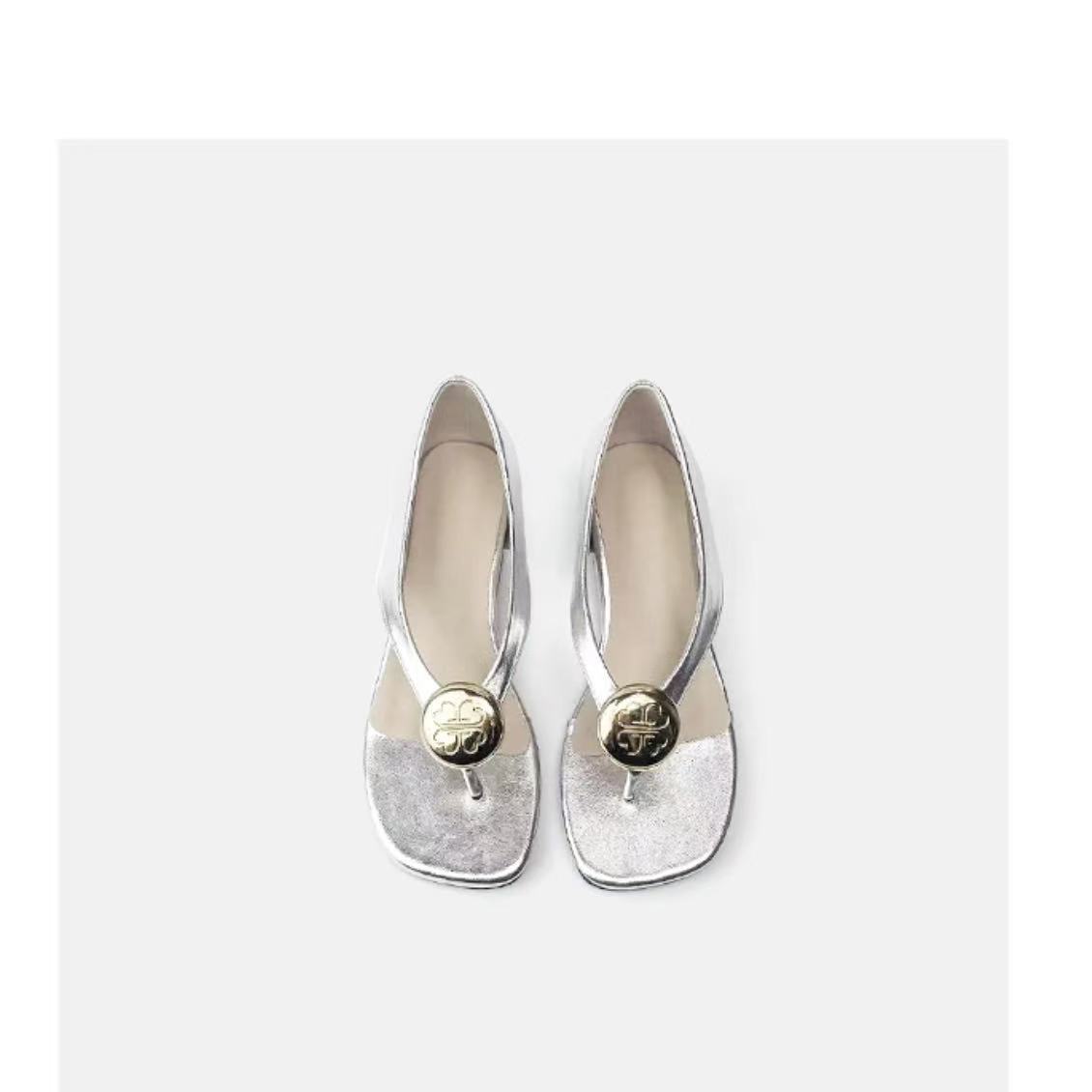 Soft leather version~ niche design inner height increase 5cm herringbone half slippers women s summer 2025 new outer sandals single shoes 40
Soft leather version~ niche design inner height increase 5cm herringbone half slippers women s summer 2025 new outer sandals single shoes 40