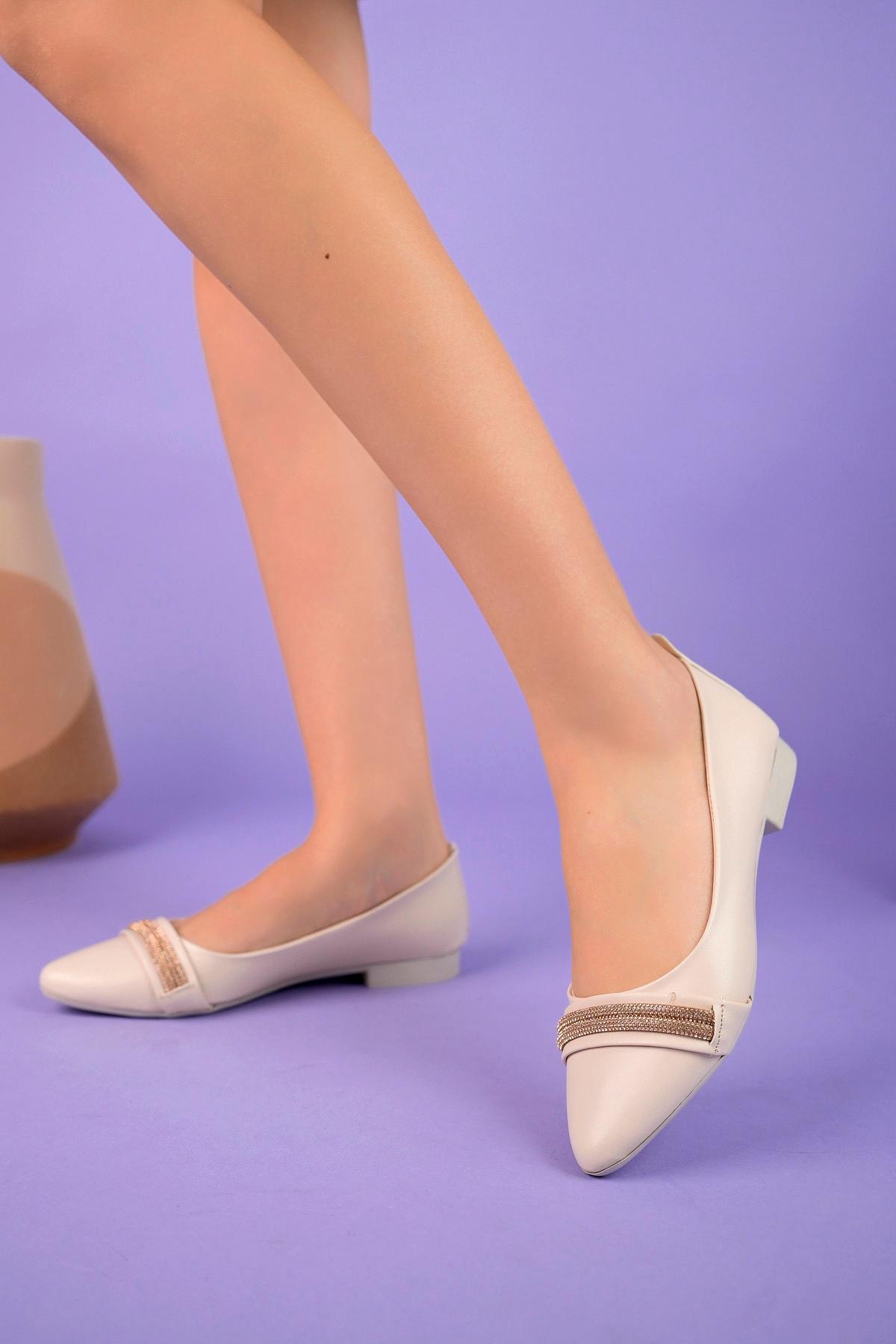 Женские туфли на плоской подошве, беззаботные кремовые балетки с двойным камнем и декором
Женские туфли на плоской подошве, беззаботные кремовые балетки с двойным камнем и декором