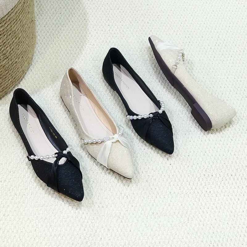 Huiliya French single shoes women s summer new temperament pointed flat bottom small fragrant wind shallow mouth pearl ladyshoes 23503 35 чорний
Huiliya French single shoes women s summer new temperament pointed flat bottom small fragrant wind shallow mouth pearl ladyshoes 23503 35 чорний