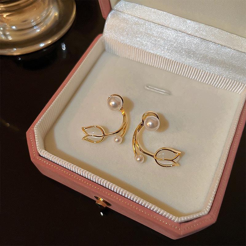 2024 French Light Luxury Tulip Flower Pearl Stud Earrings For Women Korean Zircon Exquisite Earring Party Mother s Day Jewelry
2024 French Light Luxury Tulip Flower Pearl Stud Earrings For Women Korean Zircon Exquisite Earring Party Mother s Day Jewelry
