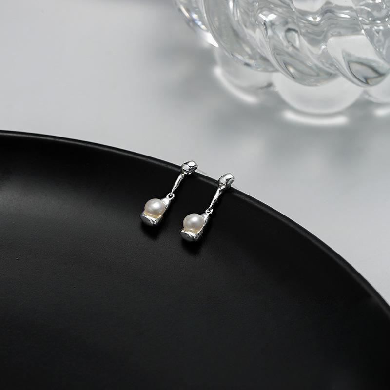 Серьги-пусеты из пресноводного жемчуга Женские серьги Весенний нишевый дизайн Высококлассный темперамент Серьги с холодным ветром
Серьги-пусеты из пресноводного жемчуга Женские серьги Весенний нишевый дизайн Высококлассный темперамент Серьги с холодным ветром