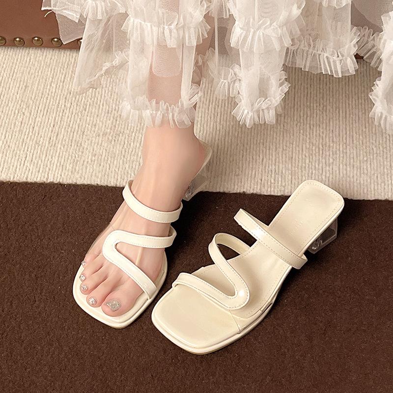 Sweet pink bow open-toed cool slippers women s summer new fashion crystal thick heel square head one-word drag 35
Sweet pink bow open-toed cool slippers women s summer new fashion crystal thick heel square head one-word drag 35