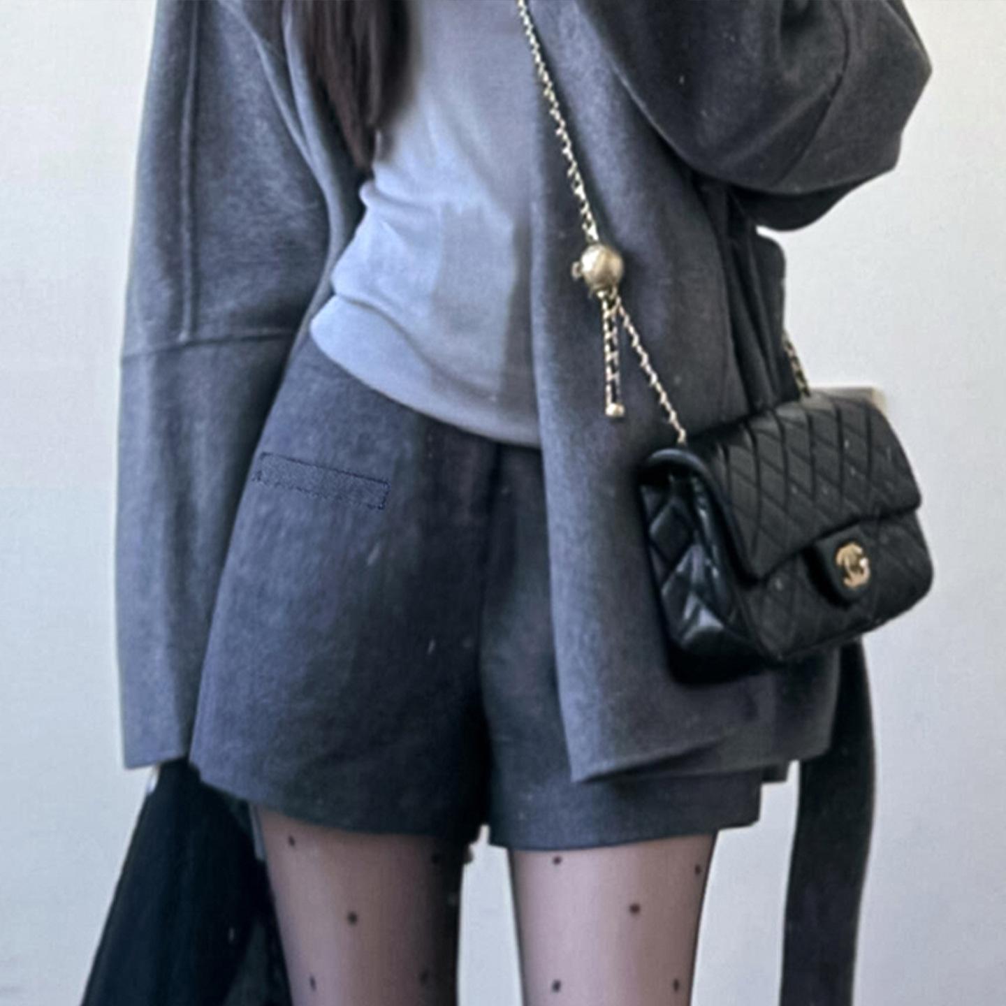 Spring 2026 Women s Black High-Waisted Woolen A-Line Slimming Shorts Large темно-сірий
Spring 2026 Women s Black High-Waisted Woolen A-Line Slimming Shorts Large темно-сірий
