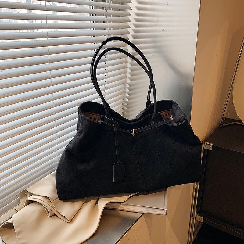 Сумка под мышкой Премиальная сумка-ведро Косая через плечо осенне-зимняя ленивая сумка Большая вместимость матовая сумка на плечо Для поездок на работу чёрный