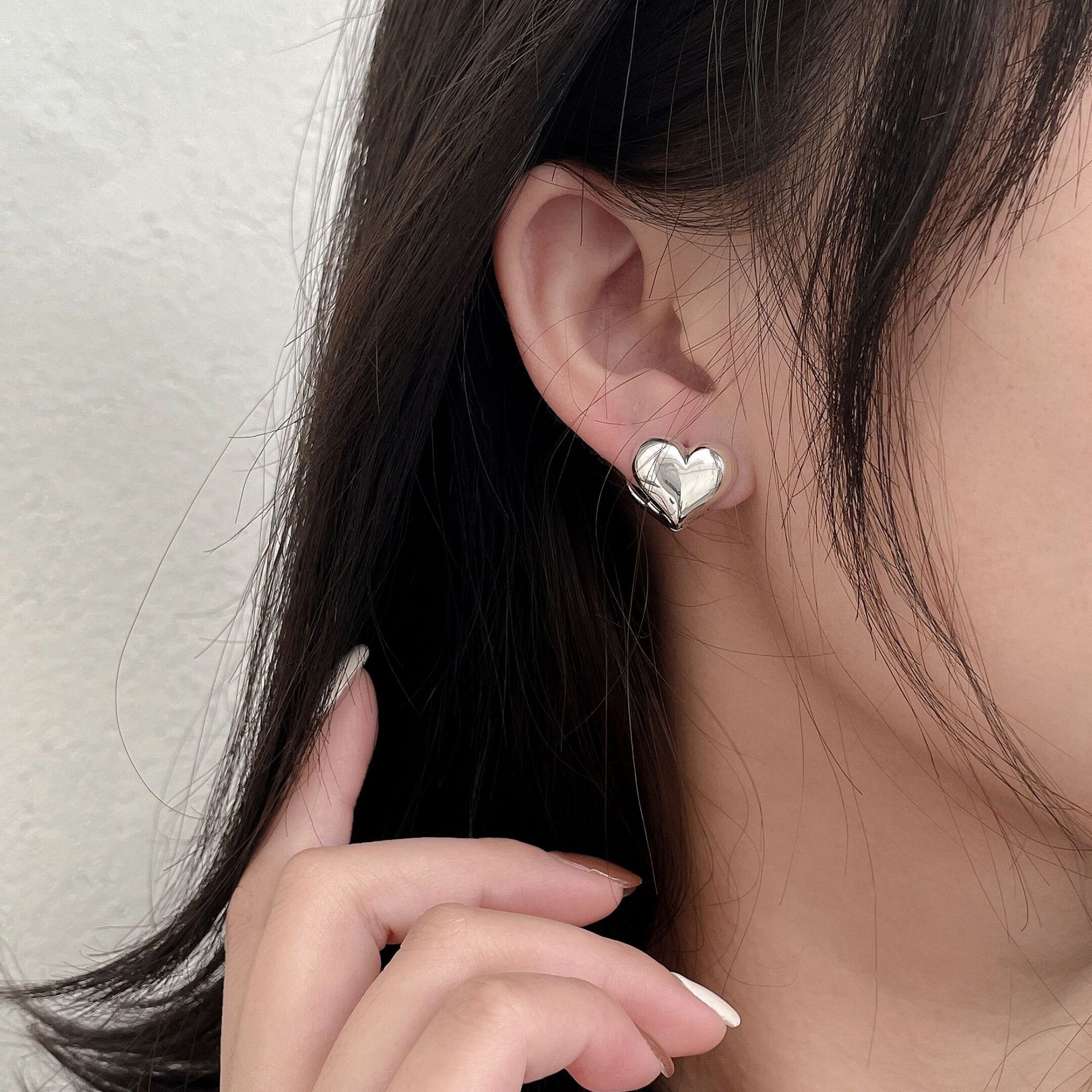 Small Love Earclip Earrings Women s Year Trendy Simple Retro Temperament Versatile Student Earrings
Small Love Earclip Earrings Women s Year Trendy Simple Retro Temperament Versatile Student Earrings