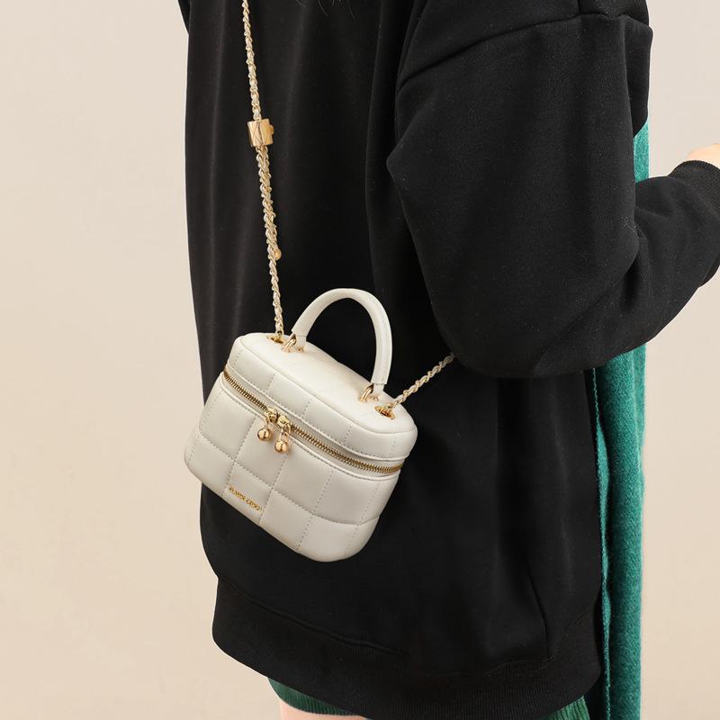 Bag New Summer Women s Bag Fashion Versatile Messenger Bag Handbag Rhombus Chain Bag Shoulder Bag грязно-белый
Bag New Summer Women s Bag Fashion Versatile Messenger Bag Handbag Rhombus Chain Bag Shoulder Bag грязно-белый