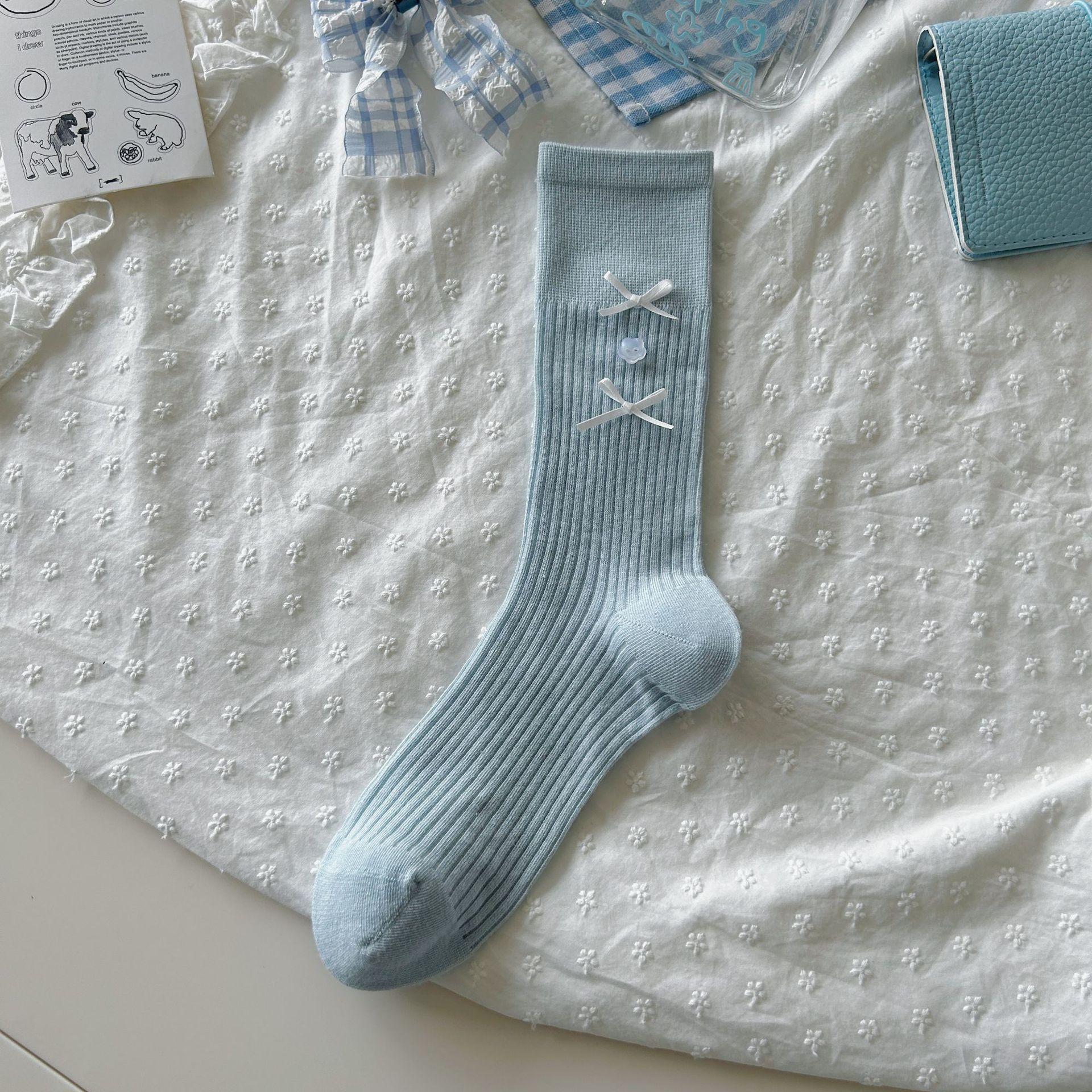Thin Ballet Style Socks With Solid Color Buttons And Bows Tied With Gray Mid-Tube Piles Of Socks One size fits all (individually packaged)
Thin Ballet Style Socks With Solid Color Buttons And Bows Tied With Gray Mid-Tube Piles Of Socks One size fits all (individually packaged)