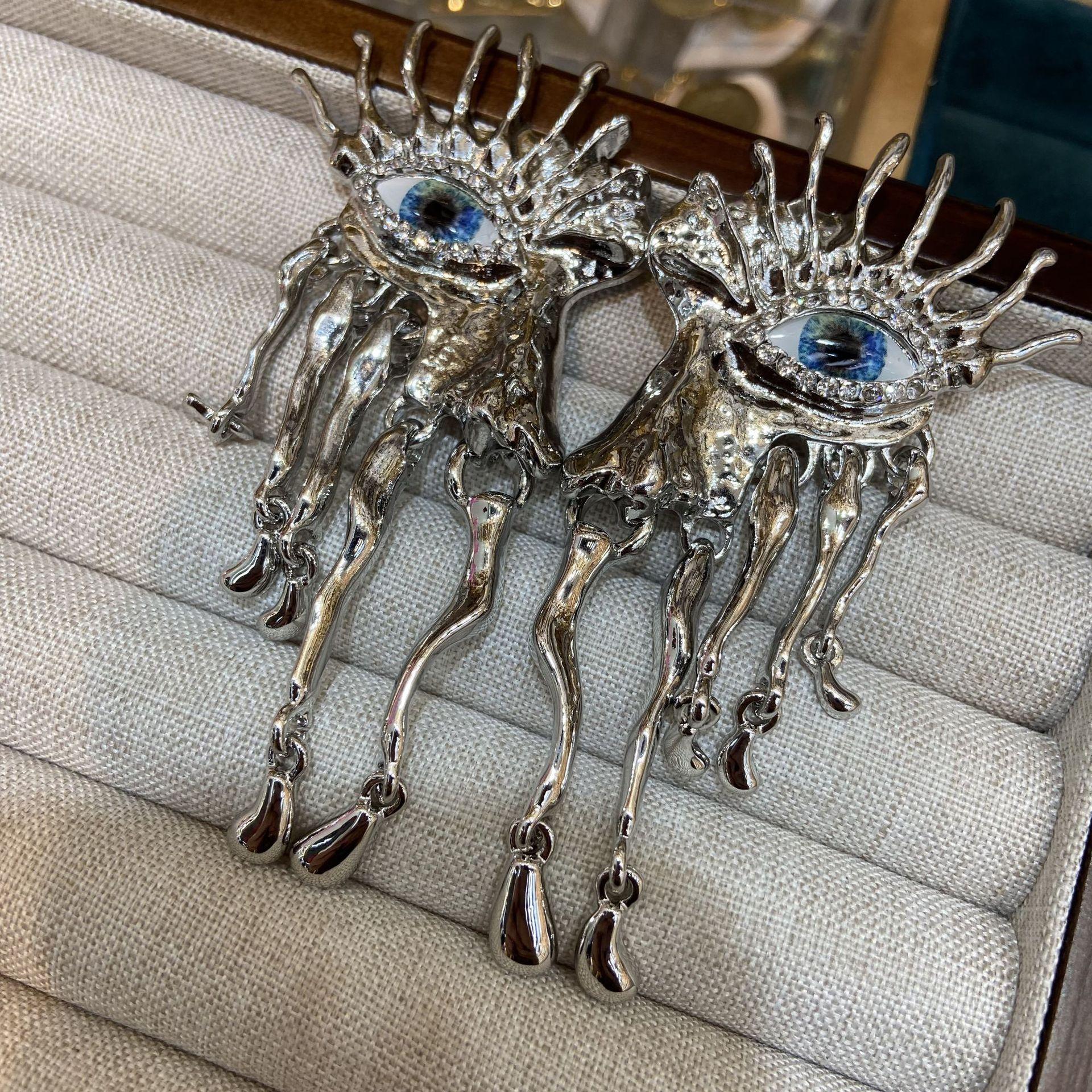 Xia Pa Rui Li Eye Earrings Exaggerated Blue Eye Earrings Women S Retro Fringed Copper Plated Real Gold Color Retention Earrings
Xia Pa Rui Li Eye Earrings Exaggerated Blue Eye Earrings Women S Retro Fringed Copper Plated Real Gold Color Retention Earrings