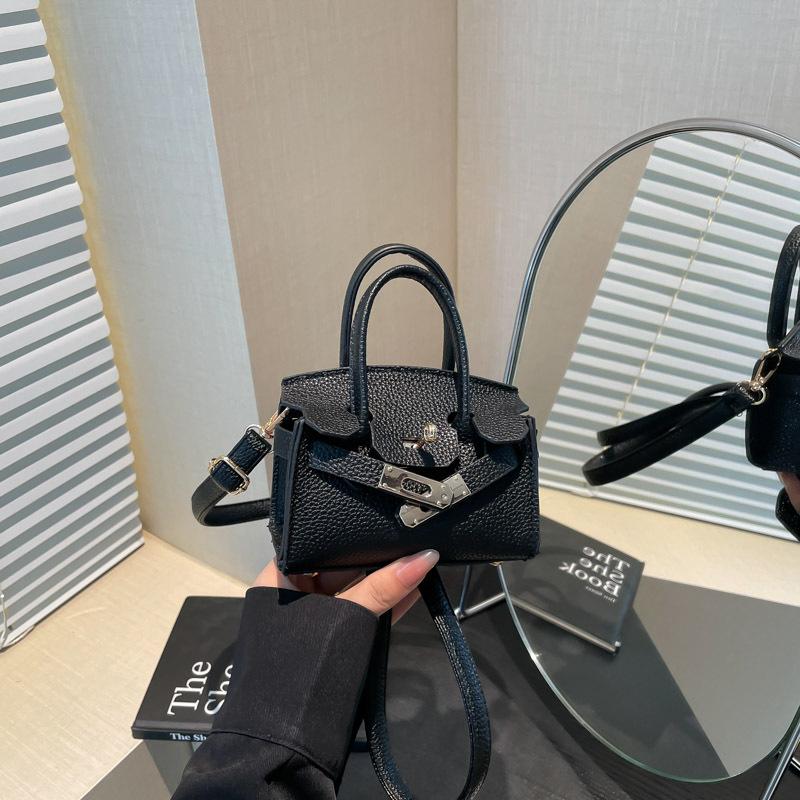 New summer solid color simple small square bag women s personality casual fashion versatile high sense temperament messenger bag чёрный
New summer solid color simple small square bag women s personality casual fashion versatile high sense temperament messenger bag чёрный