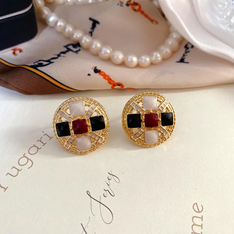 Французские ретро серьги-пусеты из серебра 925 пробы с жемчугом и эмалью
Французские ретро серьги-пусеты из серебра 925 пробы с жемчугом и эмалью