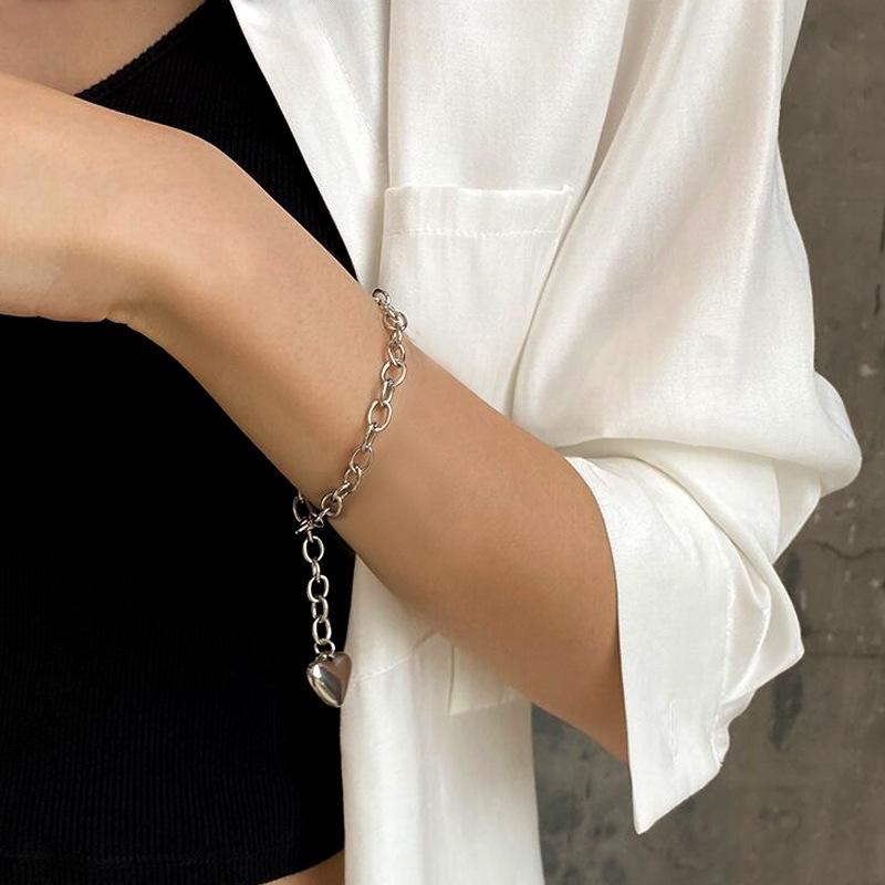Stainless Steel Minimalist Heart Bracelet—Harajuku Hip-Hop Style for Women & Couples
Stainless Steel Minimalist Heart Bracelet—Harajuku Hip-Hop Style for Women & Couples