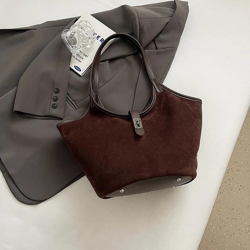 Модная маленькая сумка через плечо из замши для женщин 2024 года, зимняя новая женская простая сумка-тоут под мышкой, сумки и кошельки кофейный
Модная маленькая сумка через плечо из замши для женщин 2024 года, зимняя новая женская простая сумка-тоут под мышкой, сумки и кошельки кофейный