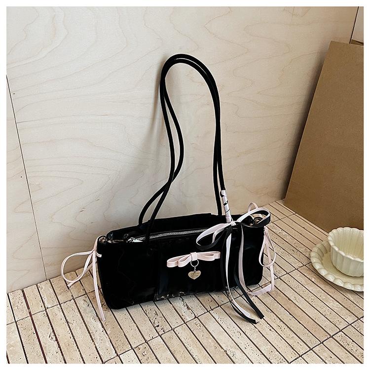 Large-capacity bag women s summer new casual niche shoulder armpit bag fashionable work commuter bag
Large-capacity bag women s summer new casual niche shoulder armpit bag fashionable work commuter bag