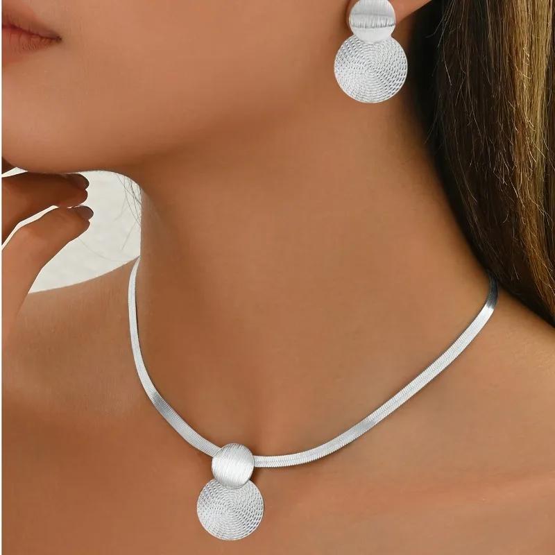 2-Piece Elegant Necklace & Stud Earrings Set for Women, New Arrival Luxury Jewelry, Stylish High-End Accessory & Perfect Gift серебряный
2-Piece Elegant Necklace & Stud Earrings Set for Women, New Arrival Luxury Jewelry, Stylish High-End Accessory & Perfect Gift серебряный