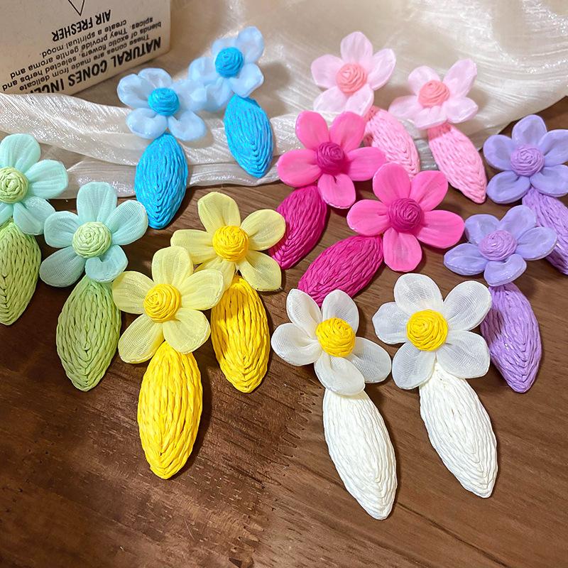 Steel needle handmade grass vine mesh flower earrings women s fashion super fairy stud earrings light luxury high-end temperament earrings
Steel needle handmade grass vine mesh flower earrings women s fashion super fairy stud earrings light luxury high-end temperament earrings