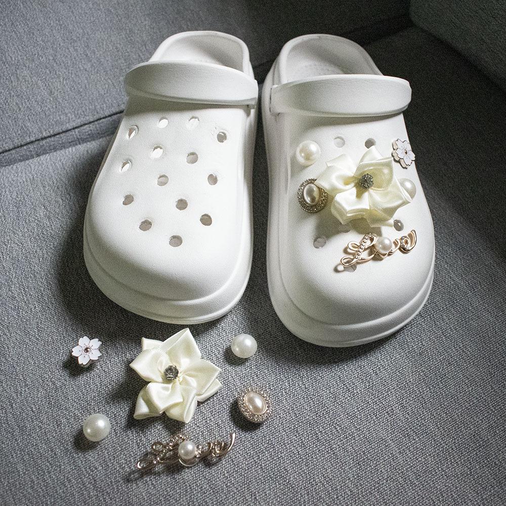 New fit hole shoes fabric flower set removable shoe buckle garden shoes DIY shoe flower accessories
New fit hole shoes fabric flower set removable shoe buckle garden shoes DIY shoe flower accessories