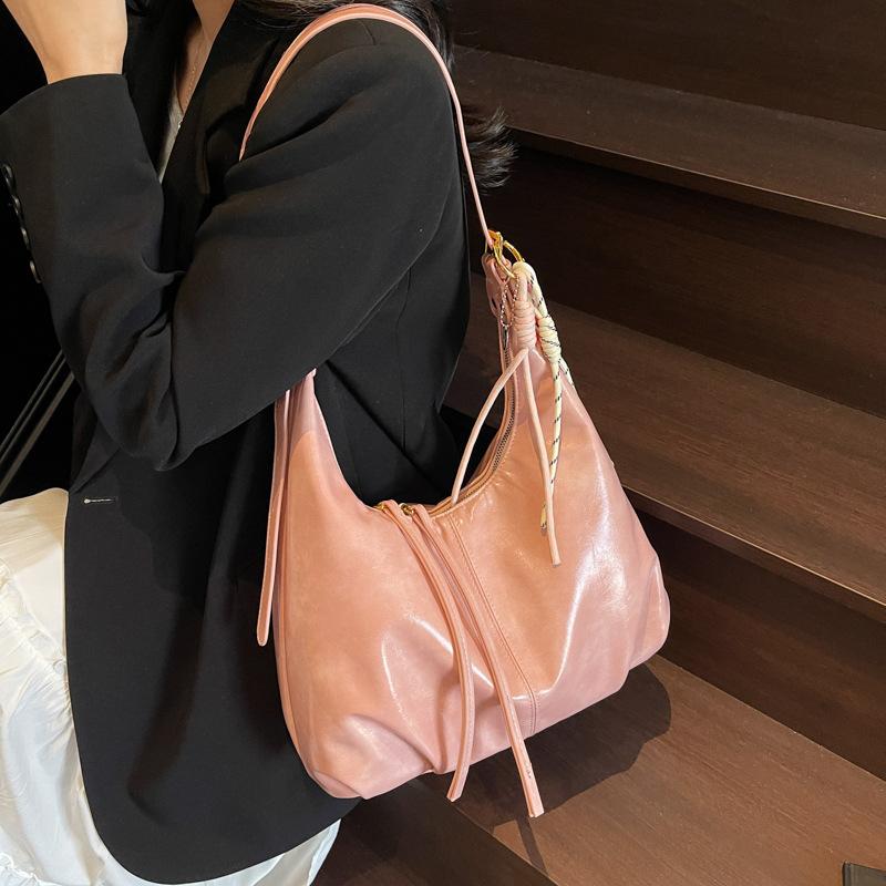 Casual large-capacity bag women s new spring and summer versatile messenger bag college student tote bag чорний
Casual large-capacity bag women s new spring and summer versatile messenger bag college student tote bag чорний